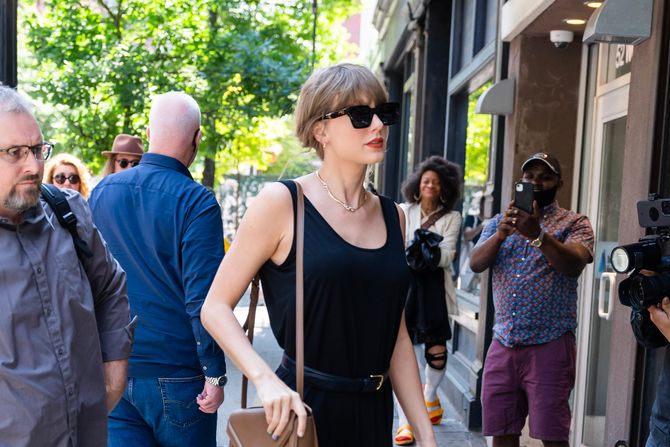 Taylor Swift, Tejlor Svift Taylor Swift, Tejlor Svift