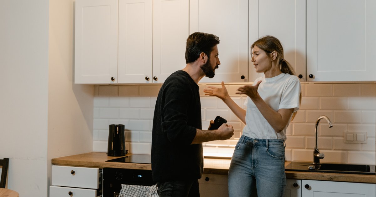 7 Signs Your Marriage is Over: Maybe It's Time to Cut Your Losses and Go Your Own Way