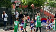 Dirljiv prizor na severu KiM: Deca igrala basket ispred kordona Kfora