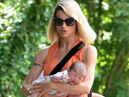 Michelle Hunziker, Mišel Hanciker