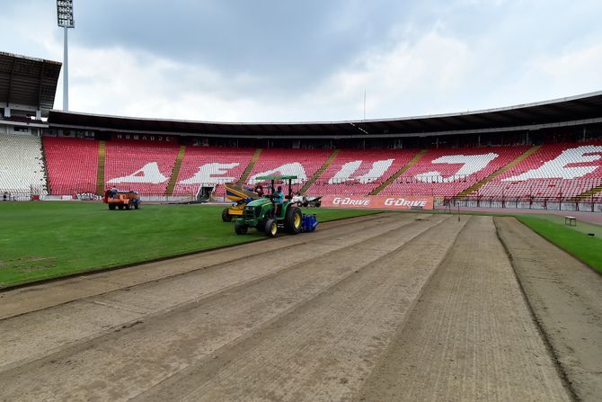 FK Crvena zvezda, Marakana, nova trava