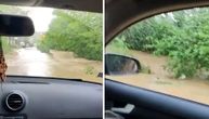 Meštani zaglavljeni u vozilu snimali kako bujica nosi sve pred sobom: Za 20 minuta nastale poplave kod Šapca