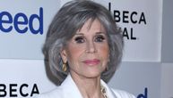 Džejn Fonda zablistala u belom odelu na crvenom tepihu: Ona je najbolji dokaz da su godine samo broj