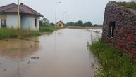 Potresne slike iz romskog naselja u Ćupriji zbog obilnih poplava: Kiša neprestano pada više od 15 sati
