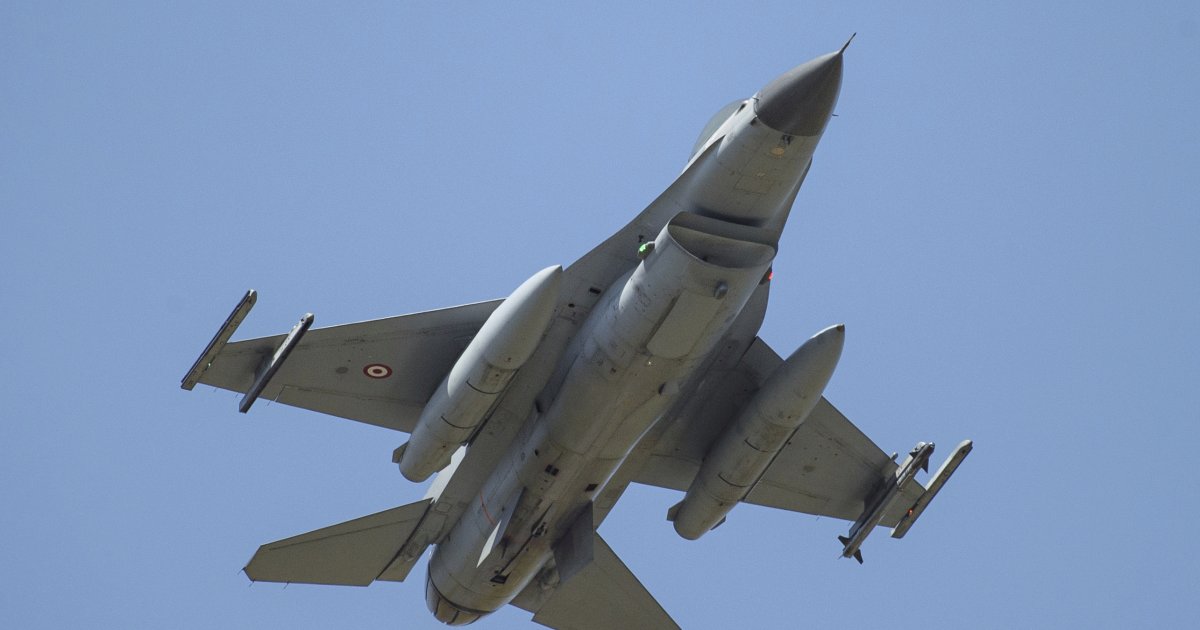 Cover image for Drama in the neighborhood: Fighter jets scrambled, population warned!