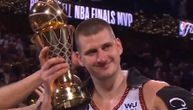 Momenat za istoriju i ponos: Jokić sa ćerkicom u naručju, cela hala skandira "MVP, MVP"