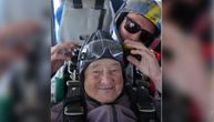 Sa 103 godine oborila je Ginisov rekord u padobranstvu: Skok za istoriju