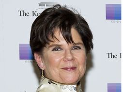 Phebe Novakovic, Fibi Novaković