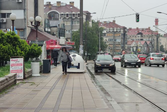 Parkiranje, Požeška, Banovo brdo, stao na šine