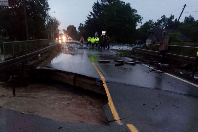 Napukao još jedan most u Adranima kod Kraljeva - Telegraf.rs