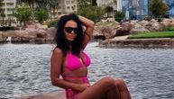 Srpska pevačica za dva meseca puni 50. godina, a sada se skinula u kupaći: Svi su odlepili za njenim telom