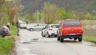 Užas na putu u Kosjeriću! Bahato "isekao" majku sa decom u kolima, ona mu svirala, usledila brutalna osveta