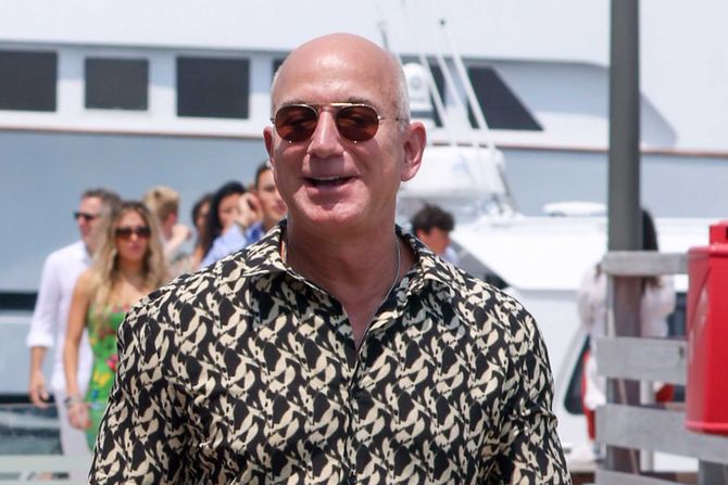Džef Jeff Bezos i Loren Sančez Lauren Sanchez Džef Jeff Bezos i Loren Sančez Lauren Sanchez