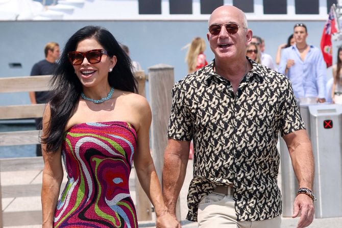 Džef Jeff Bezos i Loren Sančez Lauren Sanchez Džef Jeff Bezos i Loren Sančez Lauren Sanchez