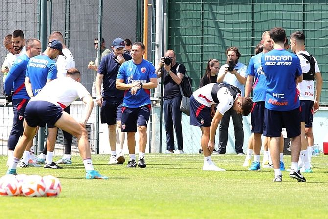 FK Crvena zvezda, promocija trenera