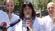 "Zaštitite nas od Kurtijevog terora": Glavna medicinska sestra KBC Kosovska Mitrovica na protestu u Zvečanu