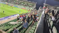 Ima ko u Bugarskoj da navija za Srbiju: Grupica sa našom zastavom okupirala sredinu stadiona u Razgradu