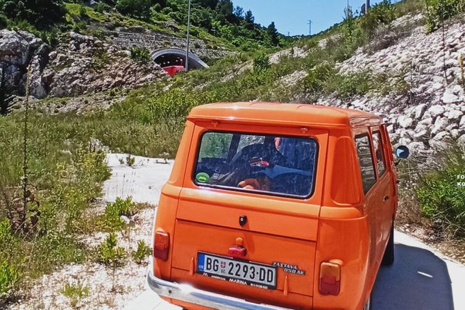 Kombi fića, obišli bivšu Jugu u Zastavinom kombiju