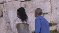 Hit slike Baraka Obame s Akropolja: Bivši predsednik SAD na vrhu Atine pridržavao Mišel "otpozadi"