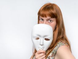 Maska, maskiranje, izdaja