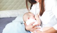 Dojenje i grčevi kod beba: Da li su učestaliji i jači kod beba na adaptiranom mleku?