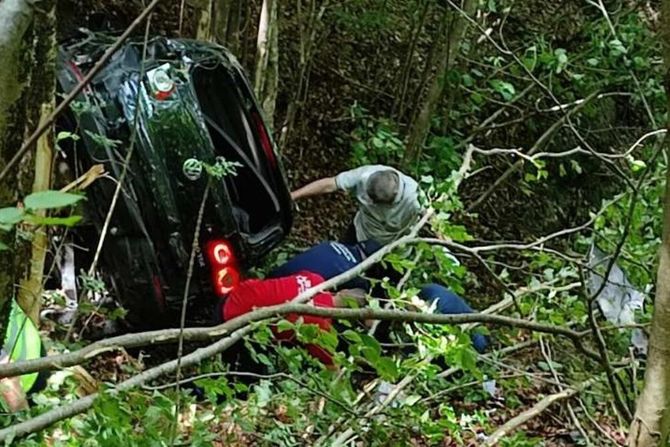 Auto sleteo u kanjon Morače