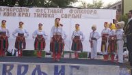 Sara (12) rasplakala Paraćince pesmom "Božuri": U narodnoj nošnji peva iz čiste ljubavi prema tradiciji