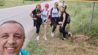 Umesto žurke, rođendan slavi na asfaltu: Hodočasnik Slavko ponovo u akciji, sa 4 dame pešači za sugrađanku