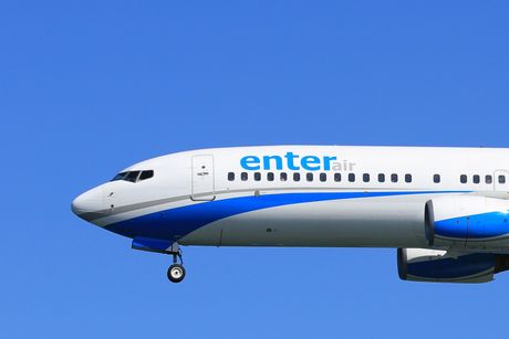 Enter Air Boeing 737