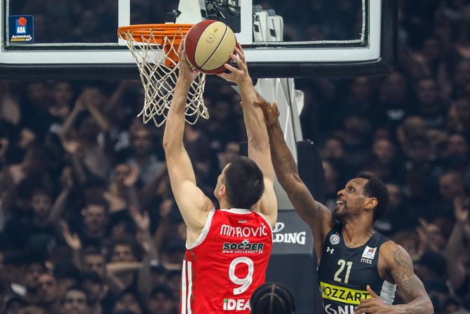 Luka Mitrović, Džejms Naneli Luka Mitrović, Džejms Naneli