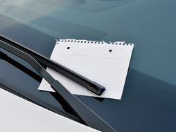 Vetrobransko staklo šoferšajbn kola auto brisač poruka