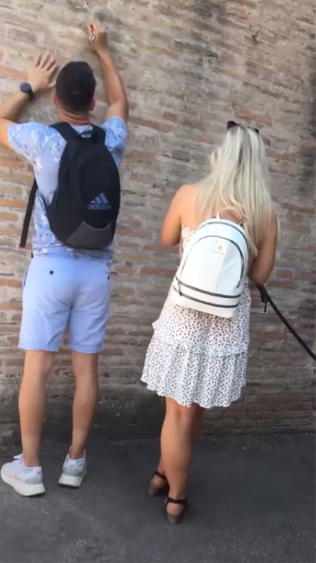 Turista Ivan vandalizam urezivanje imena Koloseum Turista Ivan vandalizam urezivanje imena Koloseum