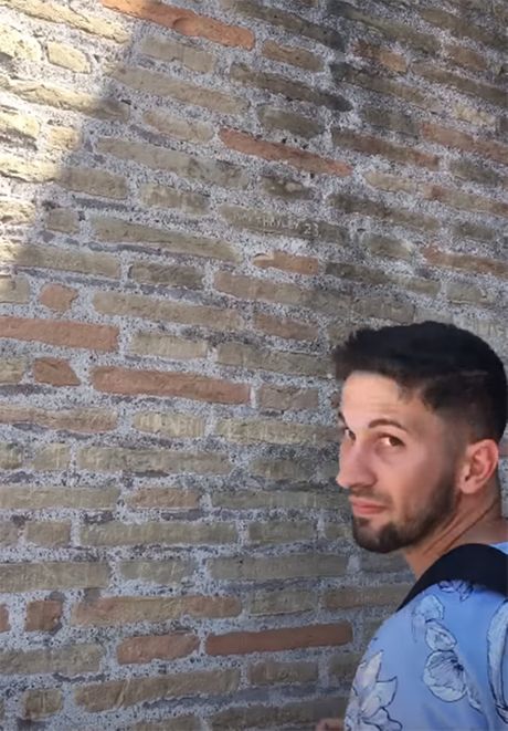 Turista Ivan vandalizam urezivanje imena Koloseum