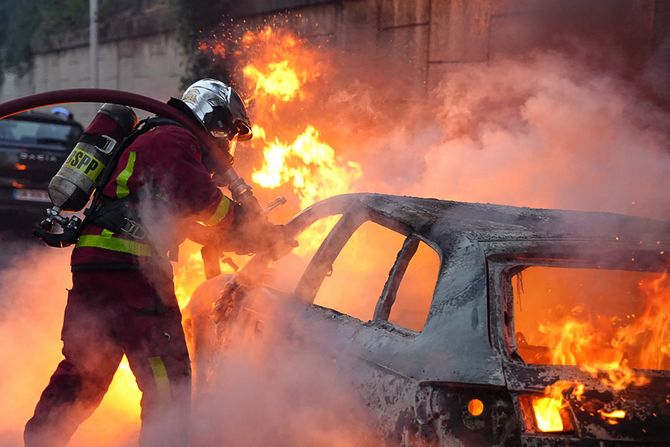 Francuska Pariz policija mladić ubistvo neredi