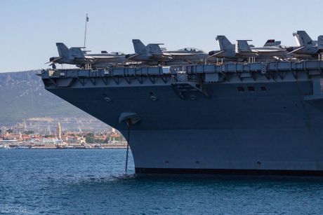 Nosač aviona CVN 78 USS Gerald R Ford u Splitu najveći ratni brod na svetu