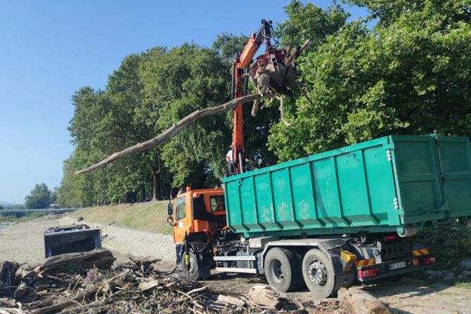 Gradska opština Zemun u saradnji sa komunalnim preduzećima nastavlja akcije uređenja i čišćenja zemunskih naselja