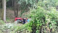 Prevrno se traktor, nastradao vozač: Tragedija kod Kragujevca