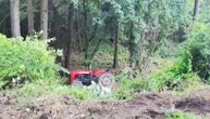 Poginuo muškarac kod Jagodine: Traktor mu se prevrnuo u šumi