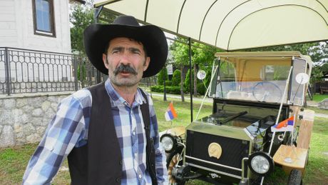 Radoslav Matović, napravio repliku prvog uvezenog automobila u Srbiju