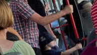 "Kakav deda, takav unuk": Ovo je najslađa fotografija iz beogradskog autobusa koju ćete danas videti