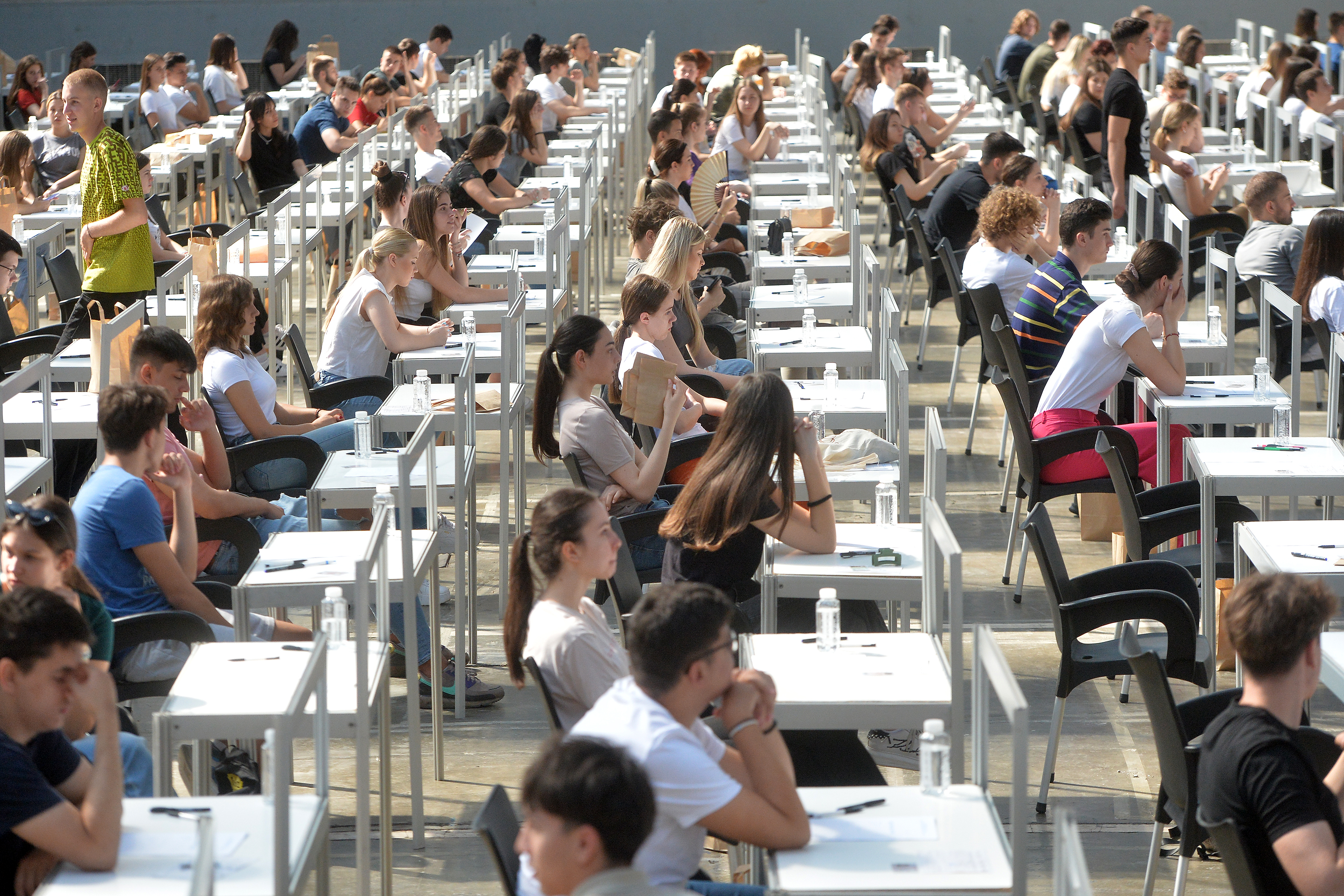 Osmaci i danas polažu probni završni ispit! Na redu je test iz srpskog jezika i predmeta po izboru