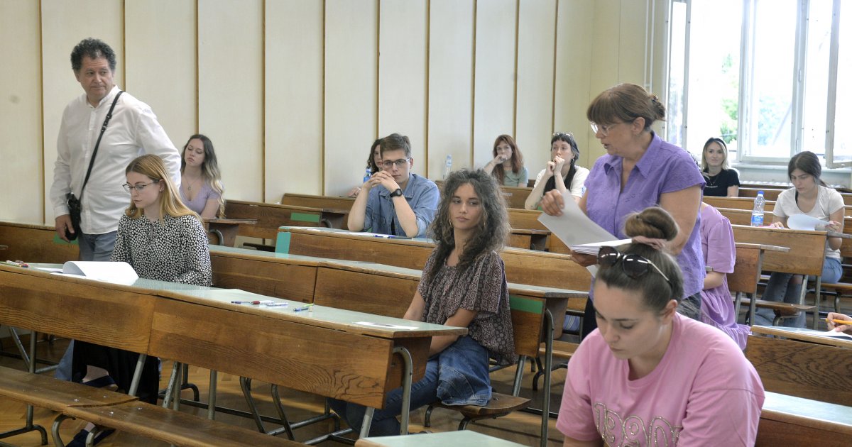 Начались вступительные экзамены в DUNP, завтра в Университете Приштины с временным местонахождением в Косовска-Митровице