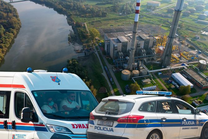 Hrvatska Sisak industrija rafinerija hitna pomoć i policija Hrvatska Sisak industrija rafinerija hitna pomoć i policija