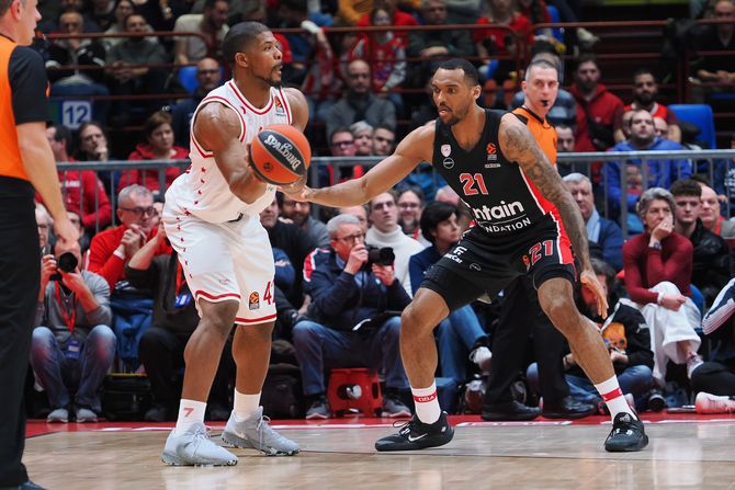 Kajl Hajns i Džoel Bolomboj, Olimpija Milano - Olimpijakos Kajl Hajns i Džoel Bolomboj, Olimpija Milano - Olimpijakos