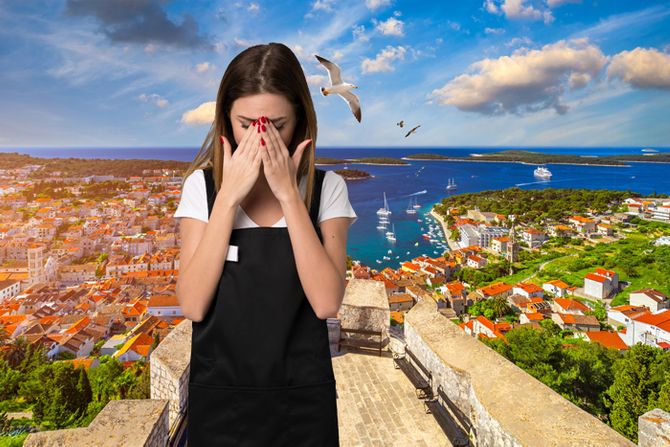 Hrvatska more konobarica tužna plače Hrvatska more konobarica tužna plače