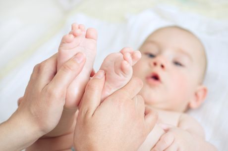 beba, masaža stopala, masaža bebe