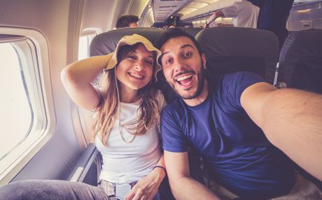 par u avionu, avion, dečko, devojka par u avionu, avion, dečko, devojka
