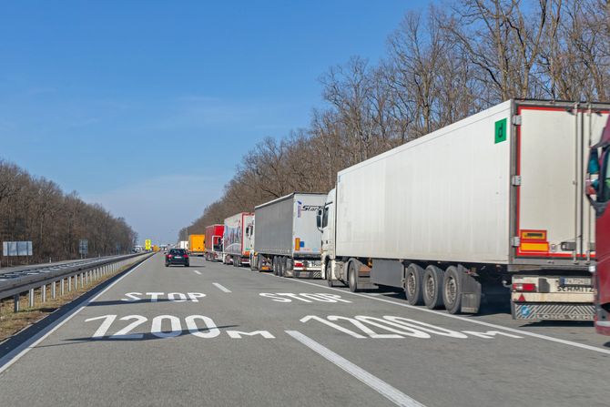 Srbija granični prelaz Batrovci kamioni