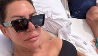 Đanijeva Slađa se skinula u bikini: Malena bretela jedva obuzdala nemirni dekolte, sevnule i tajne tetovaže