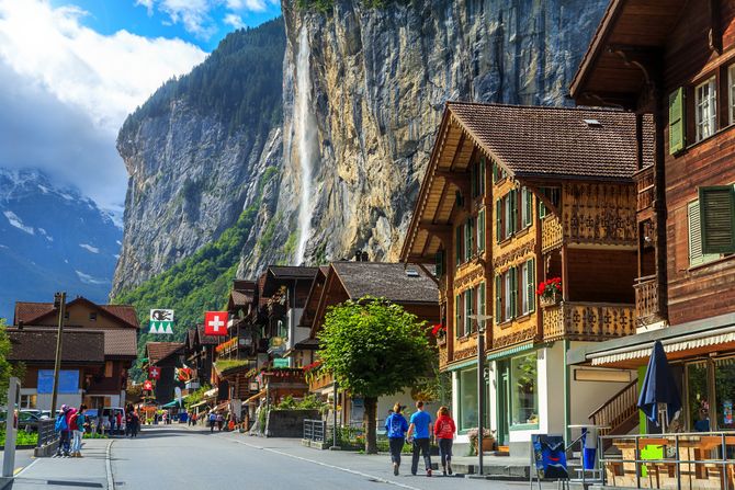 Interlaken, Švajcarska, putovanja, grad